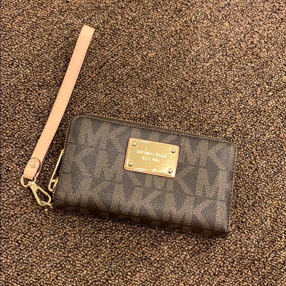Michael Kors wristlet